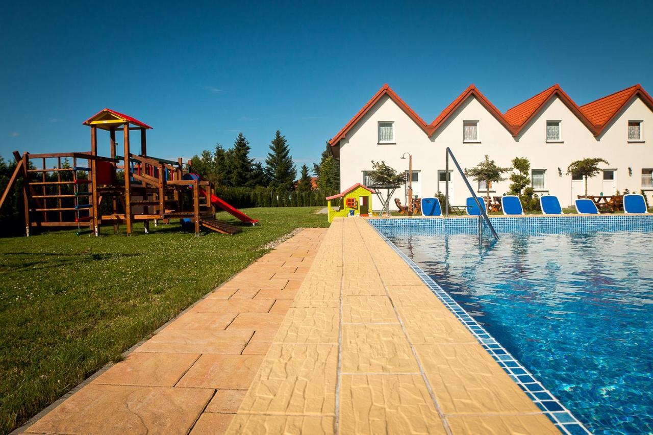Aqua Fun Domki Z Basenem Ujście-Darłowskie Exteriör bild