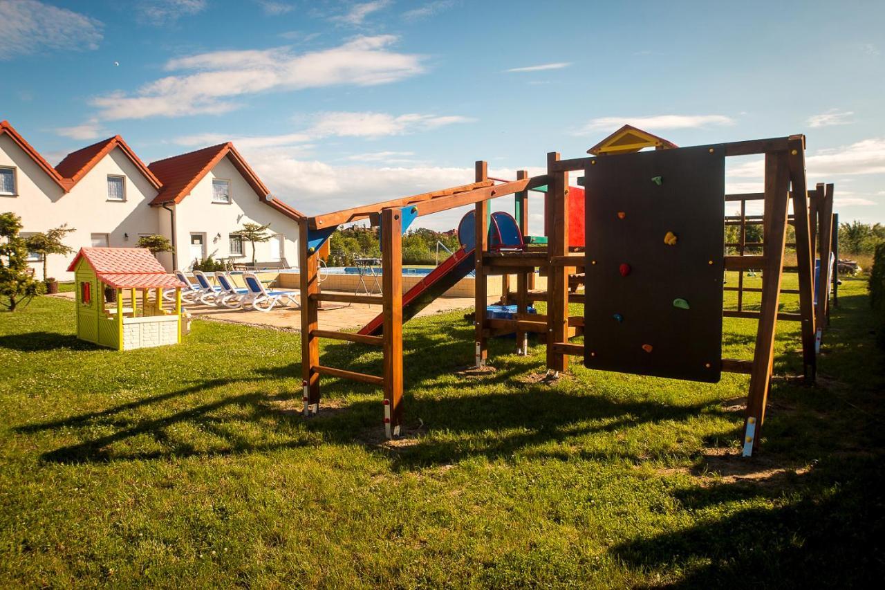 Aqua Fun Domki Z Basenem Ujście-Darłowskie Exteriör bild