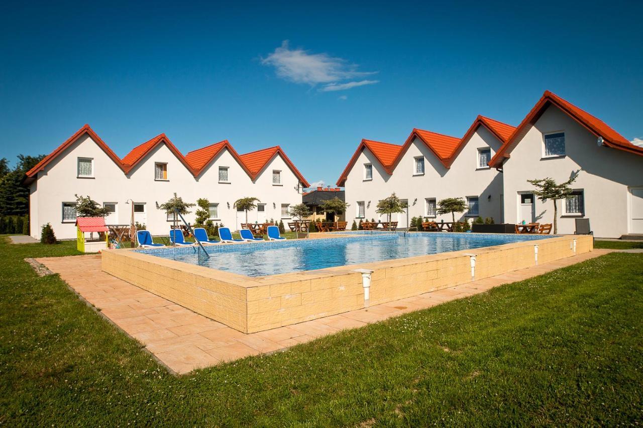 Aqua Fun Domki Z Basenem Ujście-Darłowskie Exteriör bild