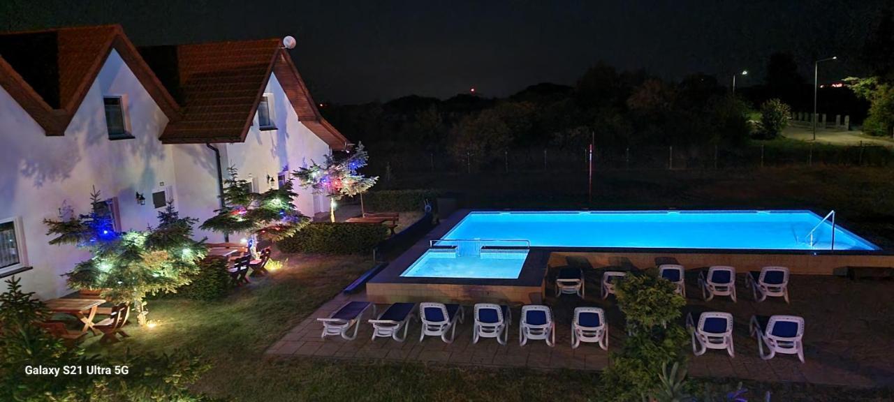 Aqua Fun Domki Z Basenem Ujście-Darłowskie Exteriör bild